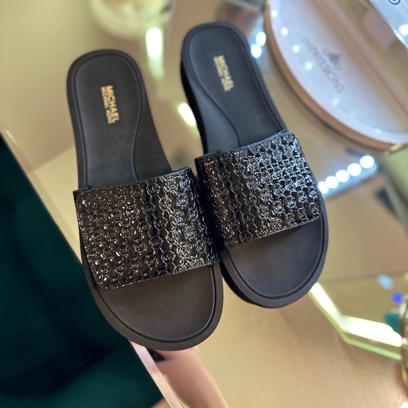 Brand New Michael Kors Logo Slides size 8 - Picture 1 of 2
